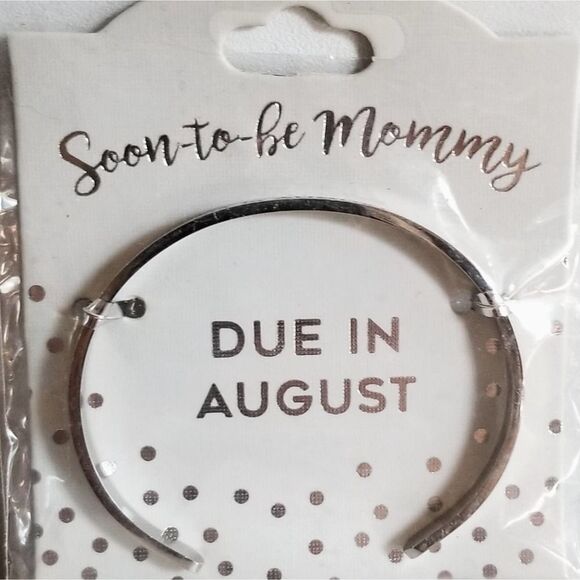 Maternity due date August Engraved Bracelet NEW - Picture 2 of 7